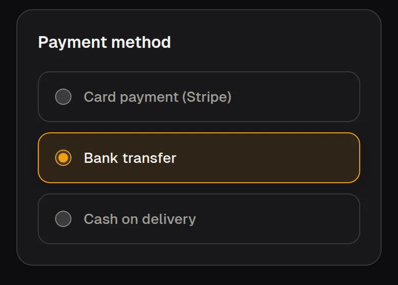 Choosing a payment method at checkout: card, bank transfer or cash